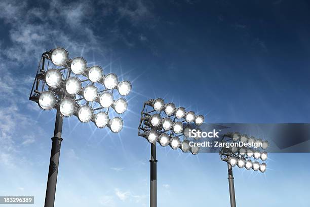 Stadion Lichter Stockfoto und mehr Bilder von Flutlicht - Flutlicht, Flutlichter, Stadion