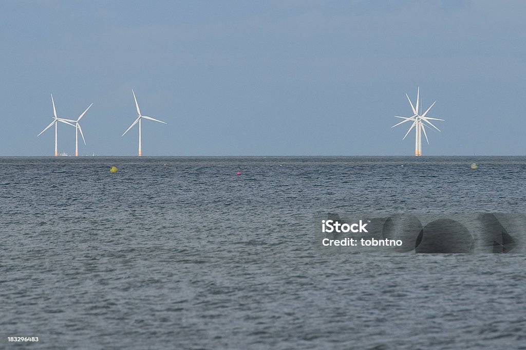 Windfarm Offshore em Inglaterra - Royalty-free Beira d'Água Foto de stock