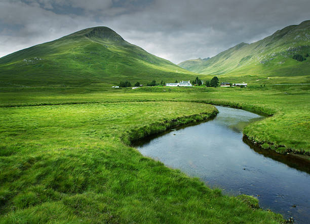 шотландия - valley green grass landscape стоковые фото и изображения