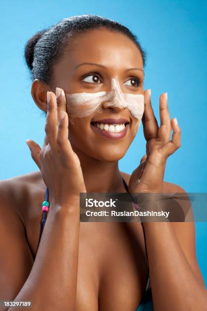 Skin Care Stockfoto und mehr Bilder von Ausbreiten - Ausbreiten, Menschliches Gesicht, Sonnencreme