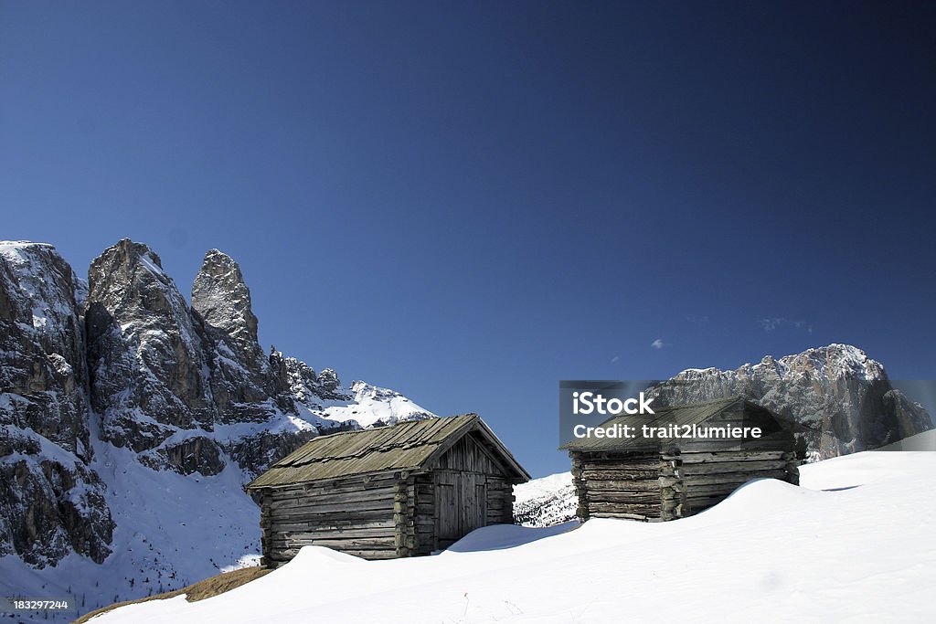 Chalet di montagna nelle Dolomiti - Foto stock royalty-free di Alpi