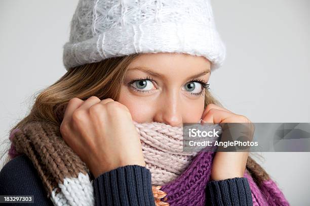 Zimowe - zdjęcia stockowe i więcej obrazów Kobiety - Kobiety, Blond włosy, Błękitne oczy