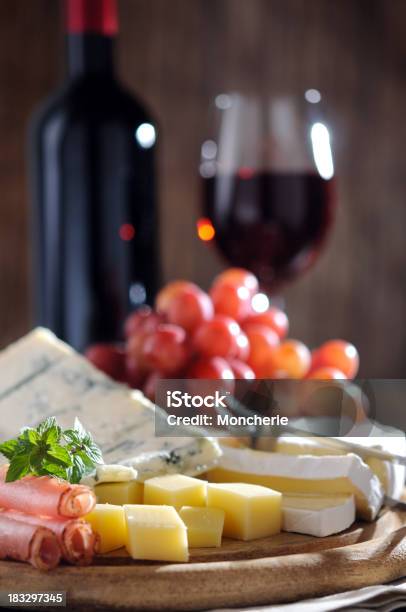 チーズとワイン - アジアーゴチーズのストックフォトや画像を多数ご用意 - アジアーゴチーズ, アルコール飲料, アンティパスト