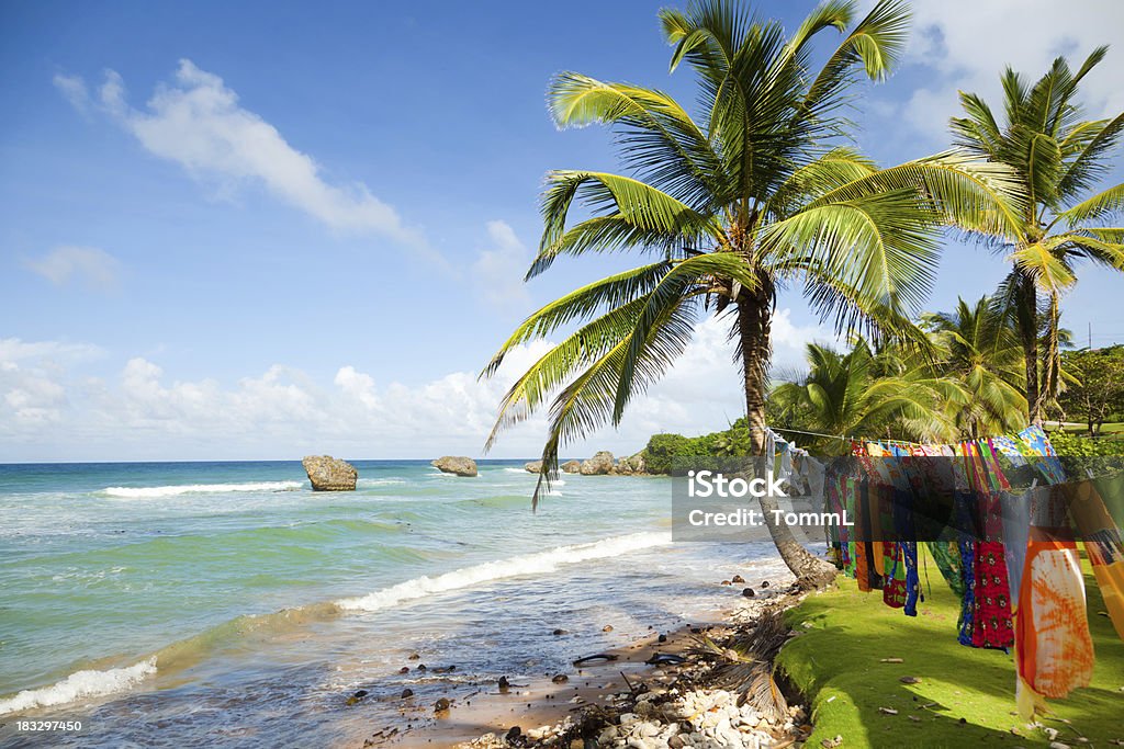 Brilhante tranquilo da praia em Barbados. Roupas secagem no sol - Foto de stock de Barbados royalty-free