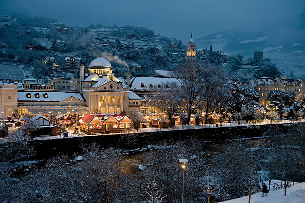 weihnachtsmarkt merano - merano stock-fotos und bilder