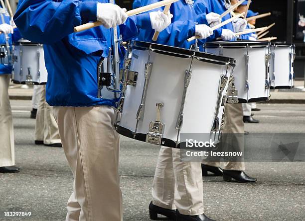 Marching Лента Drummers — стоковые фотографии и другие картинки Marching Band - Marching Band, Исполнительская группа, Парад