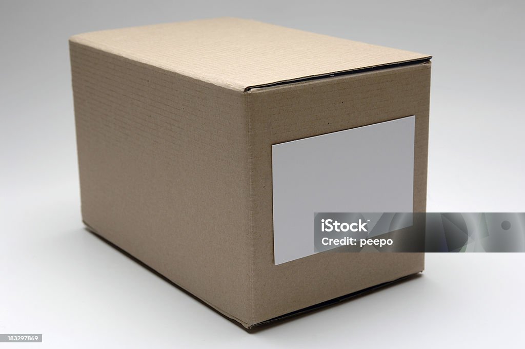 Картонная коробка с label-добавить текст - Стоковые фото Бизнес роялти-фри