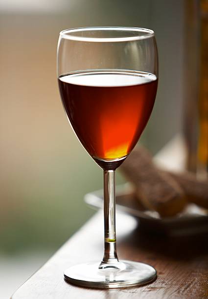 グラスワイン - sybarite ストックフォトと画像