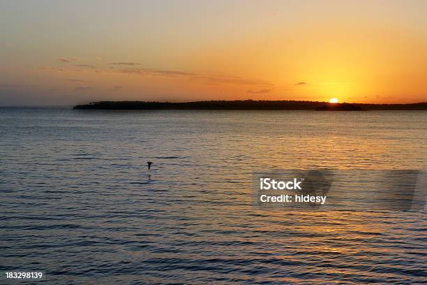 Foto de O Amanhecer e mais fotos de stock de Ambiente - All Vocabulary - Ambiente - All Vocabulary, Arrebentação, Baía