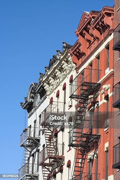 화려하게 장식된 Les Tenement 건물 상단 부분에 대한 스톡 사진 및 기타 이미지 - 상단 부분, 아파트, 건물 외관