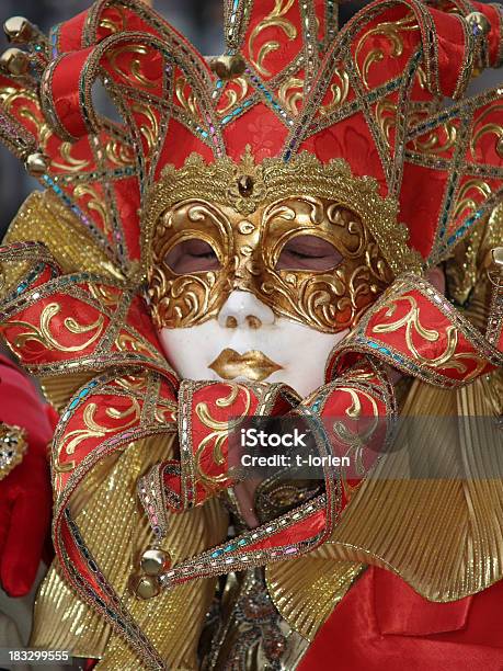 Rojogolden Máscara El Carnaval De Venecia Foto de stock y más banco de imágenes de Acontecimiento - Acontecimiento, Arte cultura y espectáculos, Artista de mímica