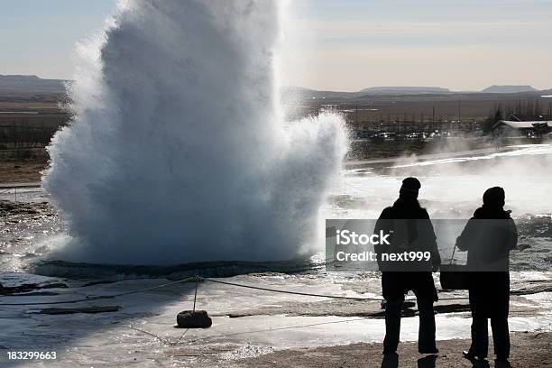 Geysir Strokkur W Islandii - zdjęcia stockowe i więcej obrazów Gorąco - Gorąco, Odległy, Gejzer