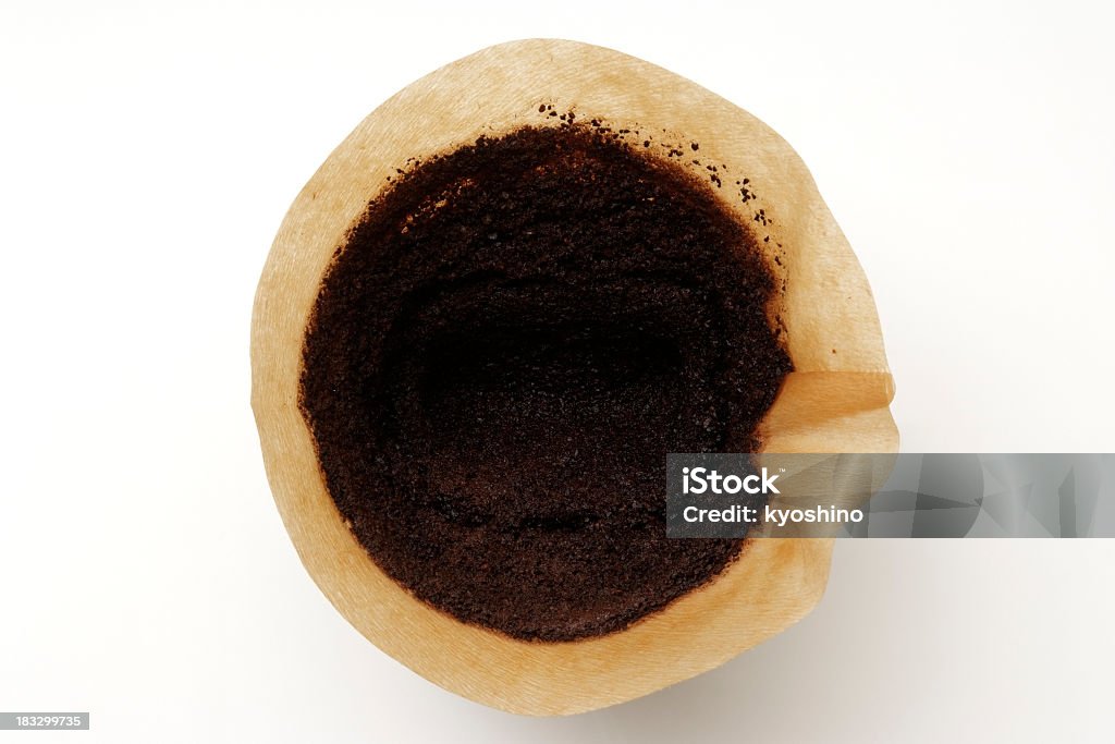 コーヒーフィルタの使用 - コーヒーフィルターのロイヤリティフリーストックフォト
