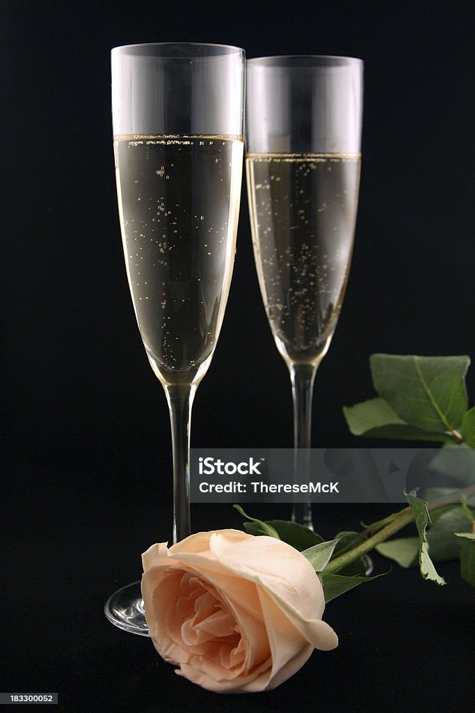 Taças de champanhe com pêssego Rose - Foto de stock de Champanhe royalty-free
