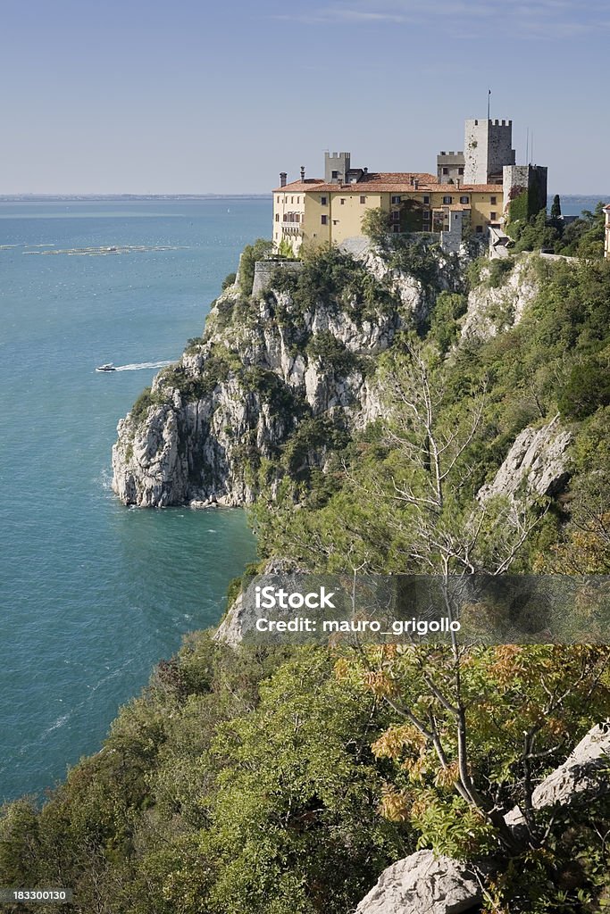 Замок из Duino, Триест. - Стоковые фото Италия роялти-фри