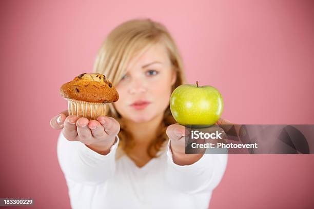 중에서 케이크 및 사과나무 건강에 좋지 않은 음식에 대한 스톡 사진 및 기타 이미지 - 건강에 좋지 않은 음식, 건강한 생활방식, 건강한 식생활
