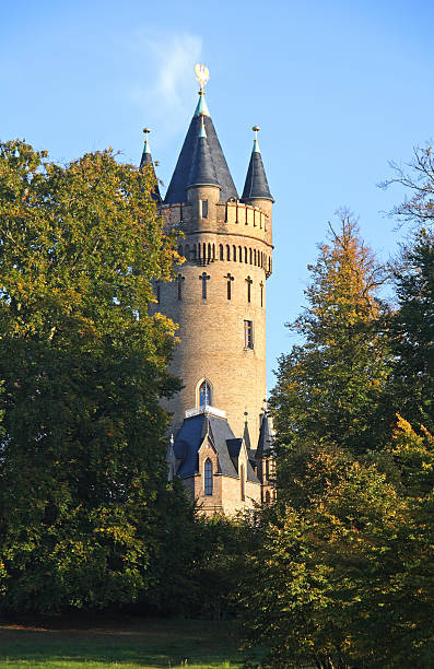 flatowturm en fin d'après-midi, de babelsberg (allemagne - babelsberg photos et images de collection