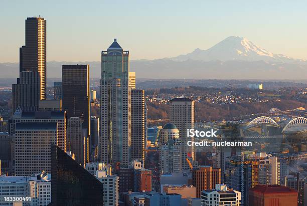 Foto de Seattle Ao Pôrdosol e mais fotos de stock de Centro da cidade - Centro da cidade, Cidade, Destino turístico