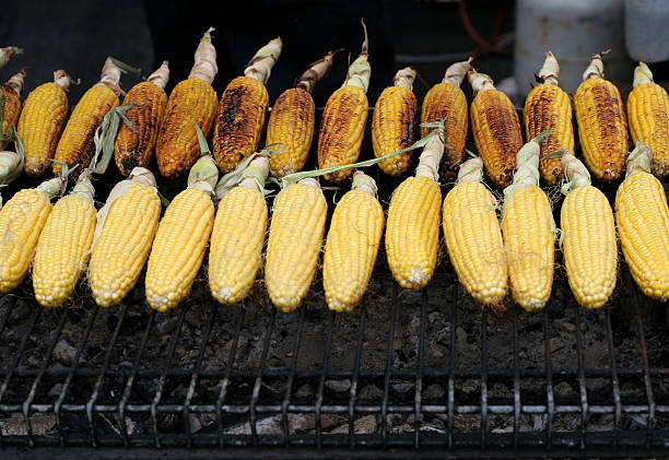 pieczeń kukurydza - corn on the cobb zdjęcia i obrazy z banku zdjęć