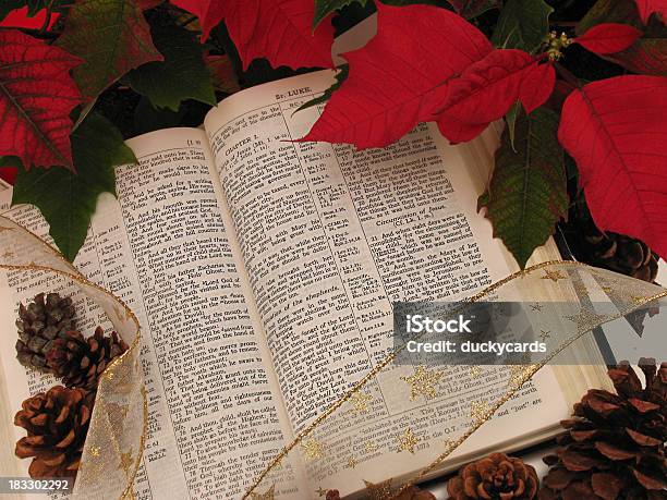 Photo libre de droit de Noël Et Bible Kjv banque d'images et plus d'images libres de droit de Bible - Bible, Noël, Évangile