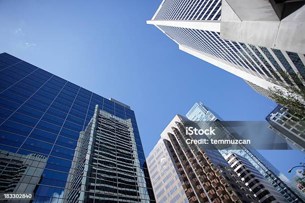 Foto de Edifícios De Escritórios Em Vancouver e mais fotos de stock de Arquitetura - Arquitetura, Arranha-céu, Azul