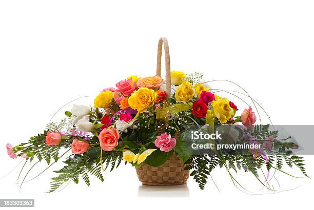 Mazzo Di Fiori - Fotografie stock e altre immagini di Fiore - Fiore, Cestino, Composizione di fiori