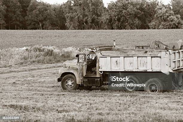 Veraltet Kommerzielle Kipplaster Stockfoto und mehr Bilder von Alt - Alt, Altertümlich, Antiquität