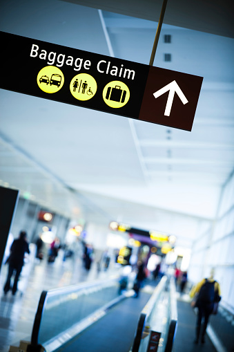 Sign directing travelers to the baggage claim at Seattle-Tacoma International Airport