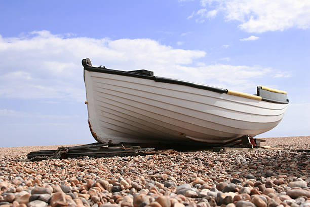 Blanc bateau sur la plage 1 - Photo