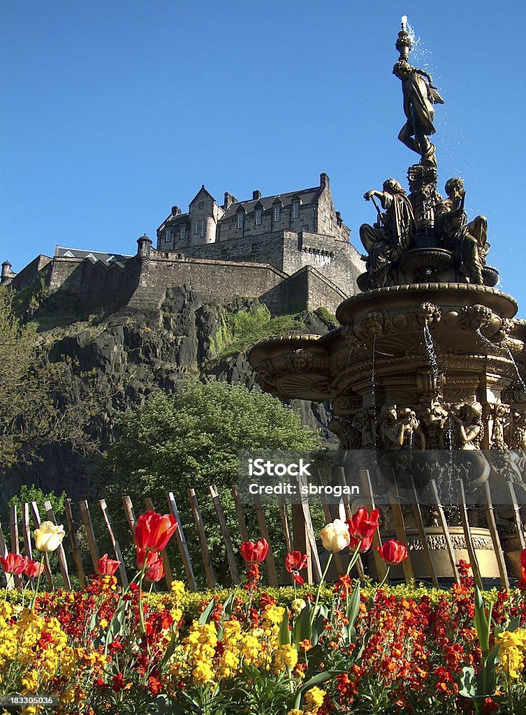 Castillo de Edimburgo desde los jardines - Foto de stock de Edimburgo libre de derechos
