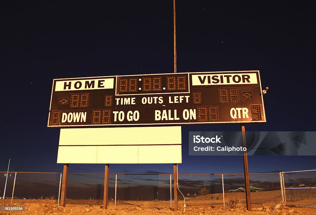 Anzeigetafel bei Nacht - Lizenzfrei Amerikanischer Football Stock-Foto