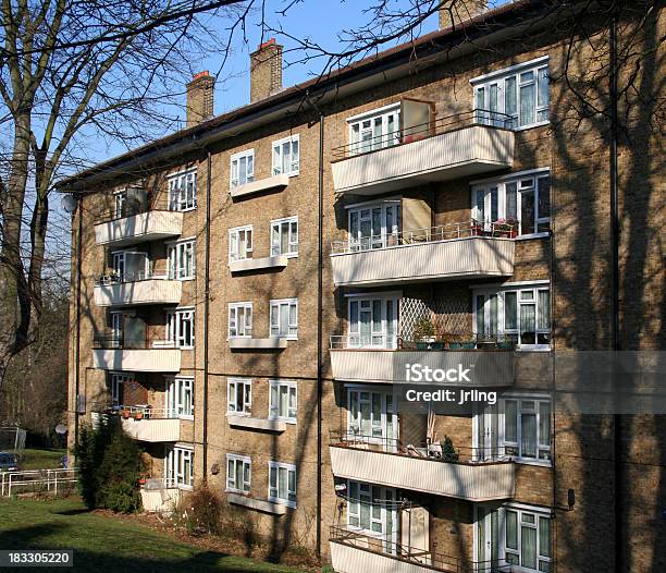 Лондон Апартаменты Block — стоковые фотографии и другие картинки Социальное жильё - Социальное жильё, Лондон - Англия, Люди