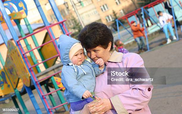 Patio De Juegos Foto de stock y más banco de imágenes de Abuela - Abuela, Actividad de fin de semana, Adulto