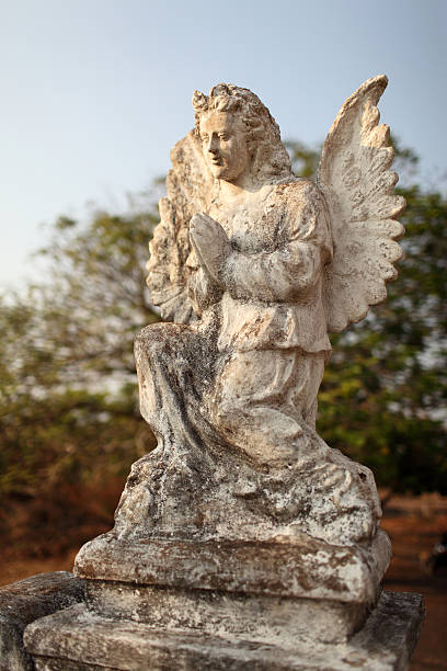 istock Angel of tombstone 183305672