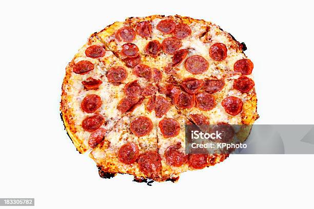 Photo libre de droit de Pizza Au Pepperoni Entier1 banque d'images et plus d'images libres de droit de Aliment - Aliment, Aliment en portion, Aliments et boissons