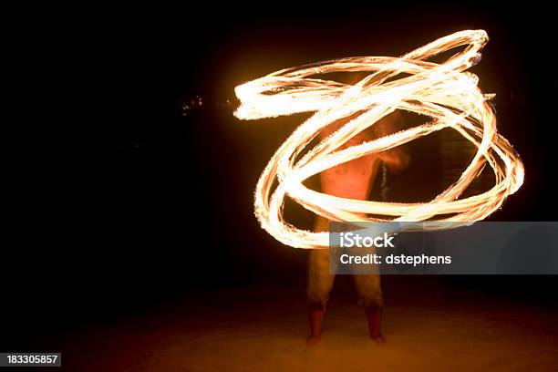 Praia Firedancer 02 - Fotografias de stock e mais imagens de Chama - Chama, Círculo, Dançar