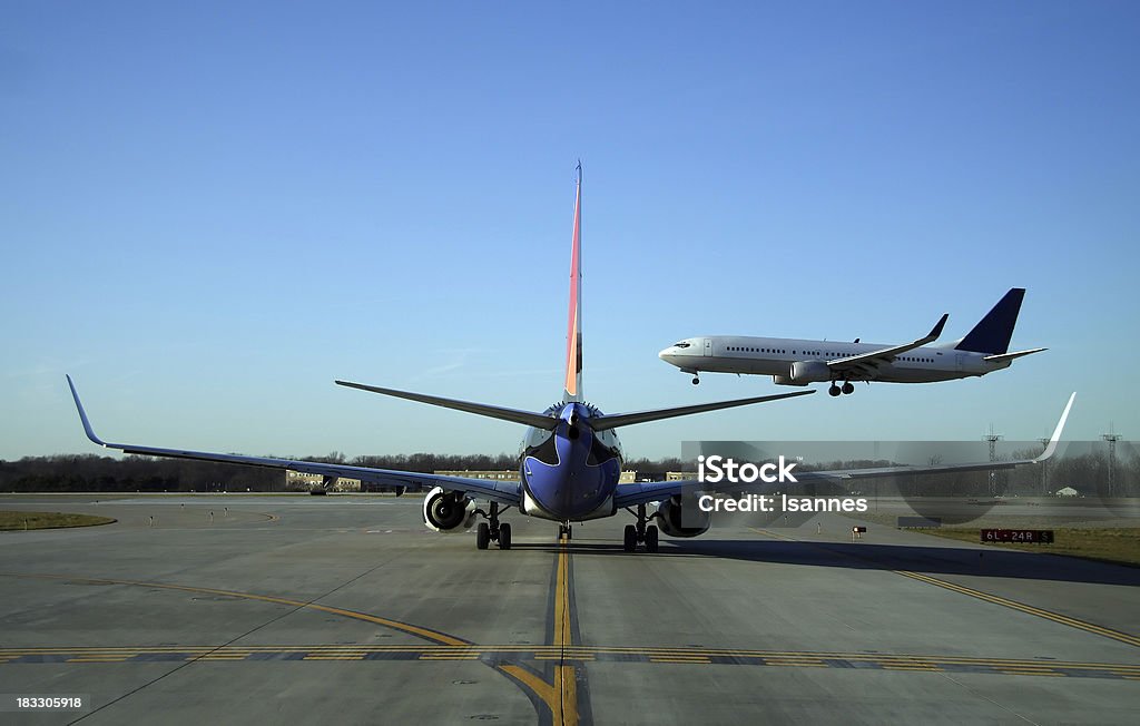 jet lądowania - Zbiór zdjęć royalty-free (Samolot komercyjny)