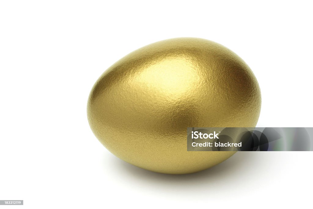 Golden Eggon sur fond blanc - Photo de Affaires libre de droits