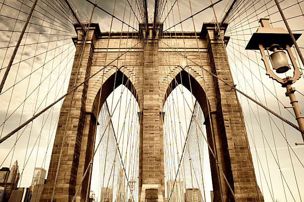 brooklyn bridge i manhattan, nyc - brooklyn bridge bridge brooklyn stone zdjęcia i obrazy z banku zdjęć