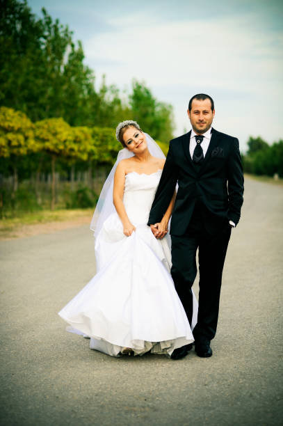 istock Newlywed Couple 183313135