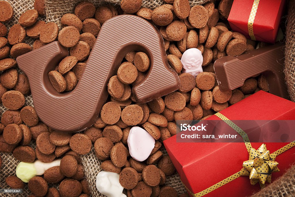 Bolso con regalos, neerlandés'Sinterklaas'de vacaciones - Foto de stock de Chocolate libre de derechos