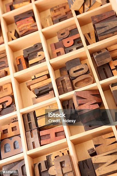 Ordinate Rilievografia Lettere - Fotografie stock e altre immagini di Alfabeto - Alfabeto, Cassetto, Composizione verticale