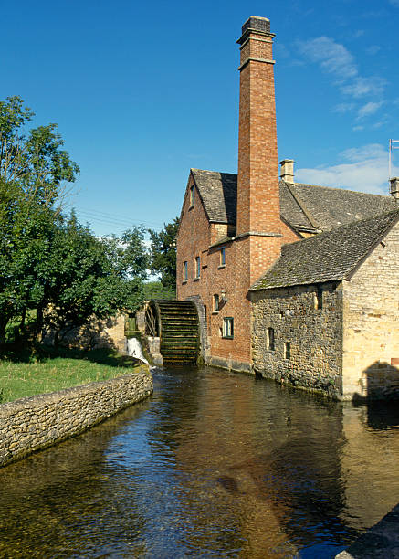 istock Picturesque Cotswolds - Lower Slaughter 183315089