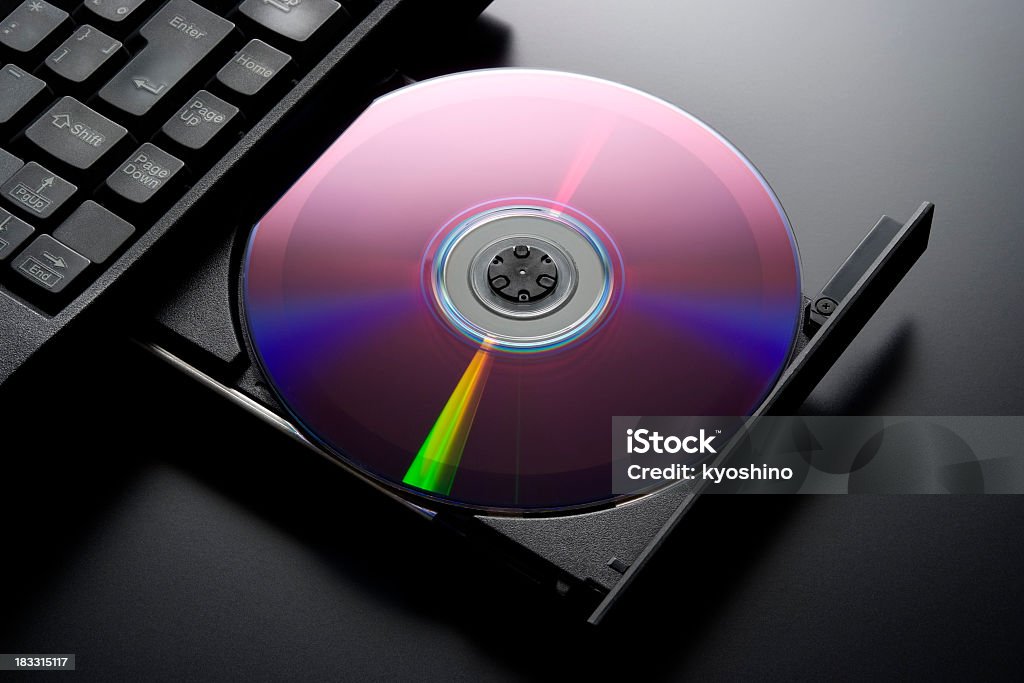 ノートパソコン、DVD ドライブにロードされたデスク - CD-ROMのロイヤリティフリーストックフォト