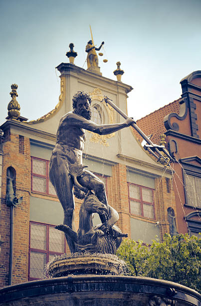 istock Fountain of Neptune in Gdansk, Poland 183315539