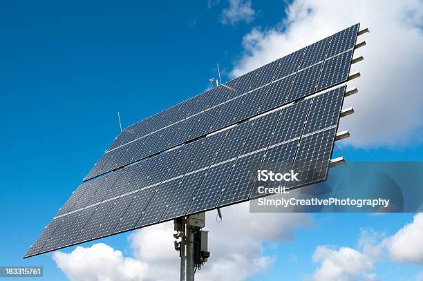 Painel Solar Em Pedestal - Fotografias de stock e mais imagens de Ao Ar Livre - Ao Ar Livre, Azul, Canadá