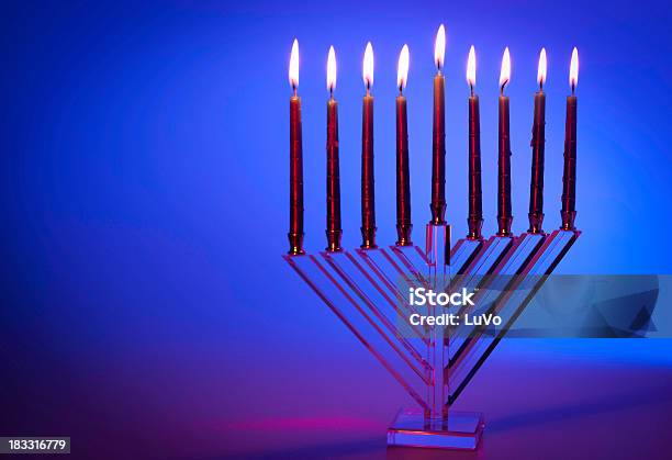 Candelabro Judeu - Fotografias de stock e mais imagens de Hanukkah - Hanukkah, Vela - Equipamento de Iluminação, Judaísmo