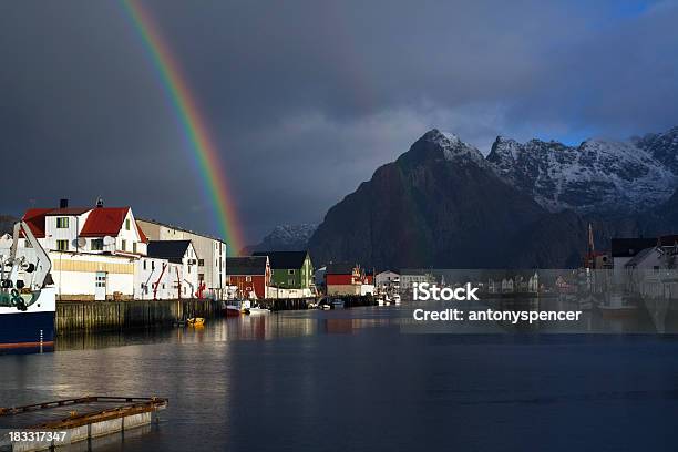 Foto de Henningsvaer Arcoíris e mais fotos de stock de Arco-íris - Arco-íris, Chuva, Clima polar