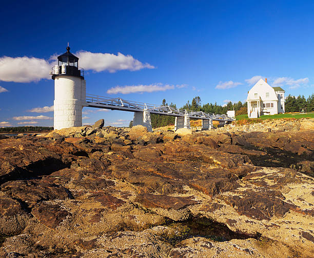 costa del maine - lighthouse new england maine marshall point lighthouse foto e immagini stock