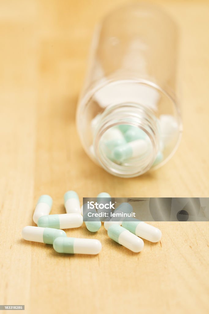 Las cápsulas y el envase - Foto de stock de Asistencia sanitaria y medicina libre de derechos